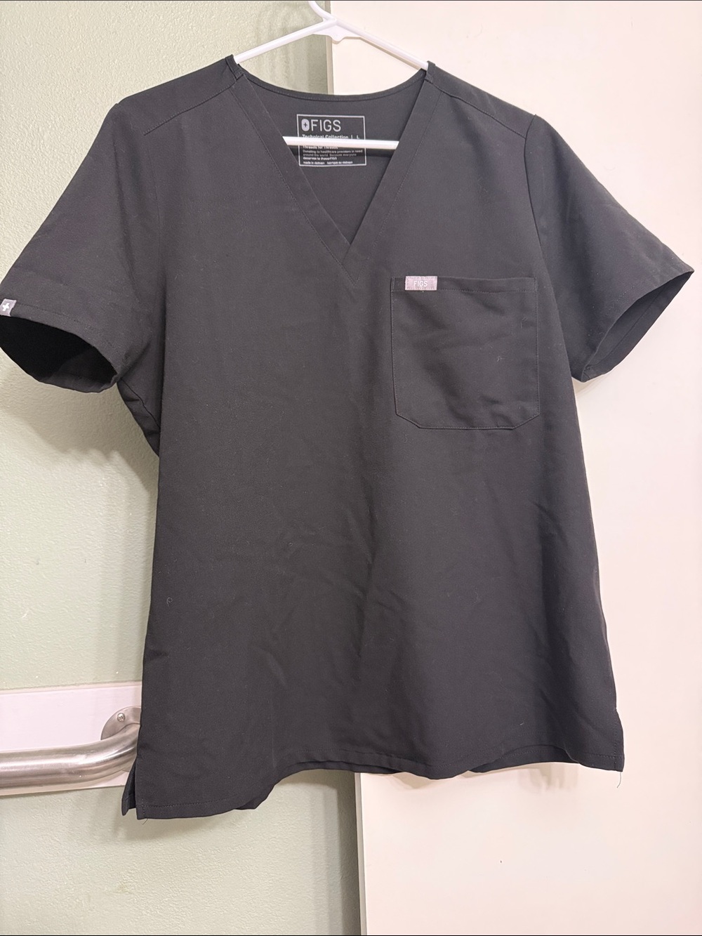 Figs Black Women's V-Neck Short Sleeve Scrub Top